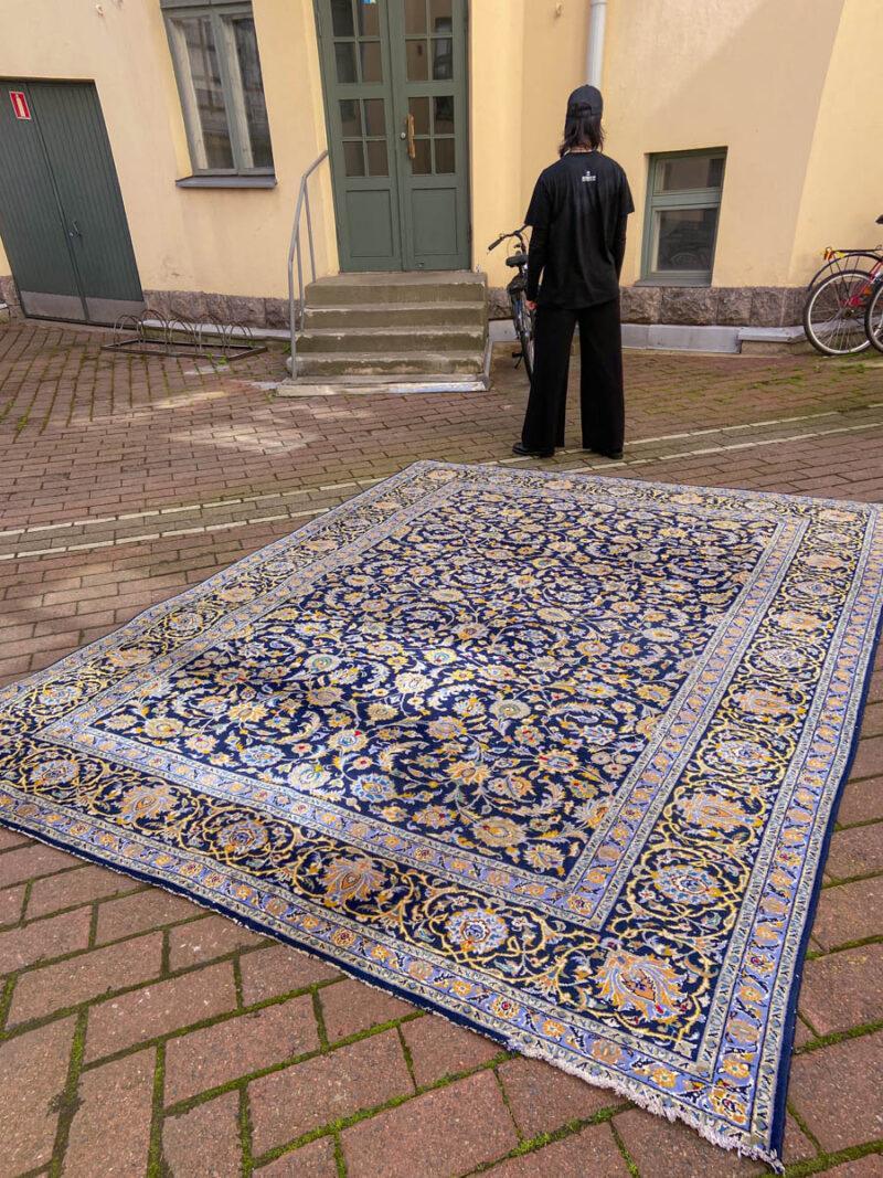Äärimmäisen harvinainen yönsininen keshan  330 x 255 cm