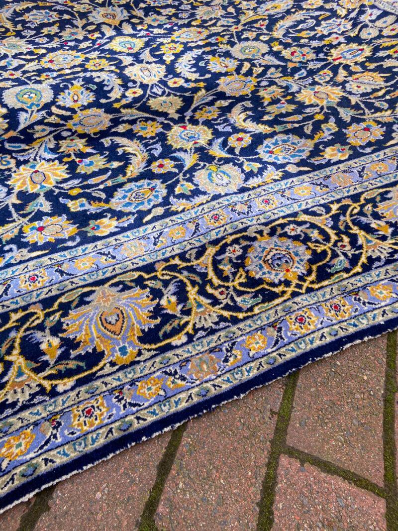 Äärimmäisen harvinainen yönsininen keshan  330 x 255 cm