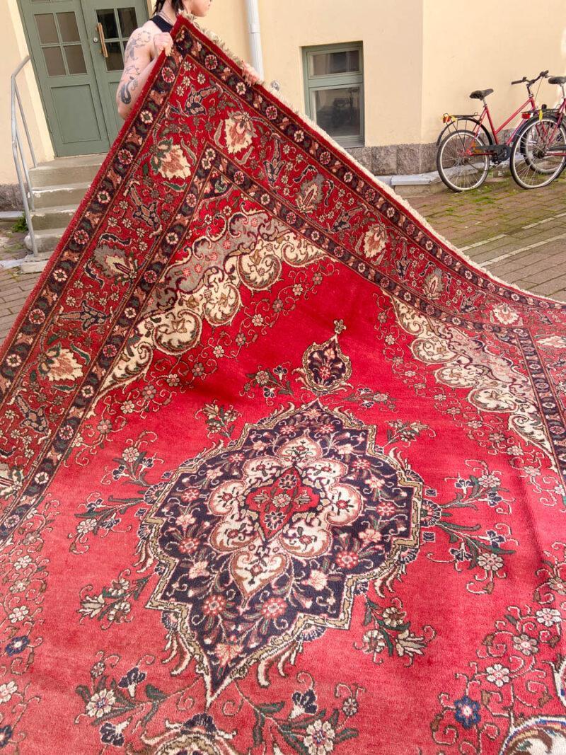 tyrmäävä tabriz 1970 luvulta 355 x 255 cm
