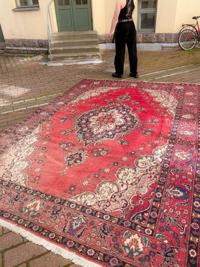 tyrmäävä tabriz 1970 luvulta 355 x 255 cm