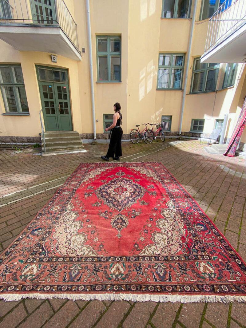 tyrmäävä tabriz 1970 luvulta 355 x 255 cm