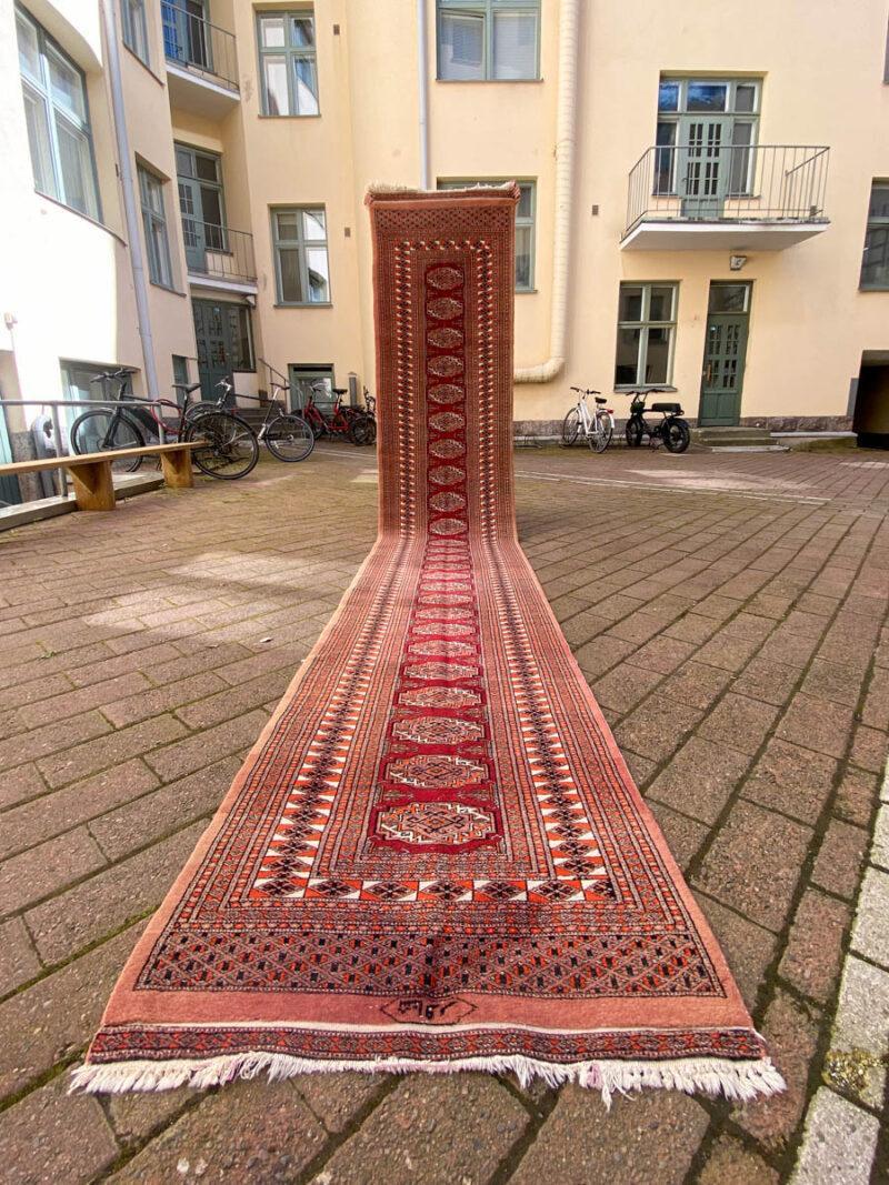 palatsikokoinen signeerattu buhara käytävämatto 460 x 81 cm