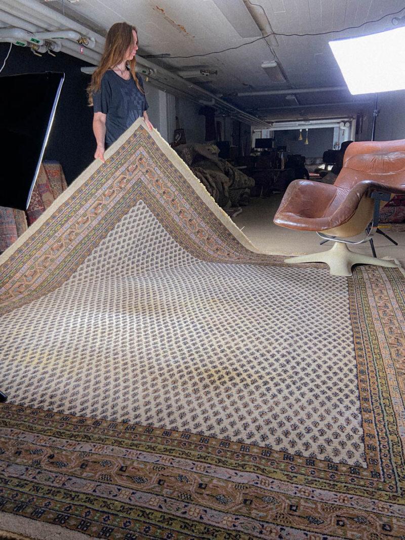 lähes neliönmallinen maanläheinen sarouk mir 305 x 260 cm