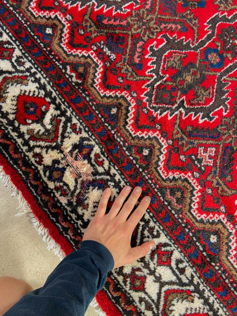 tyrmäävä malayer 1970 luvulta  330 x 225 cm