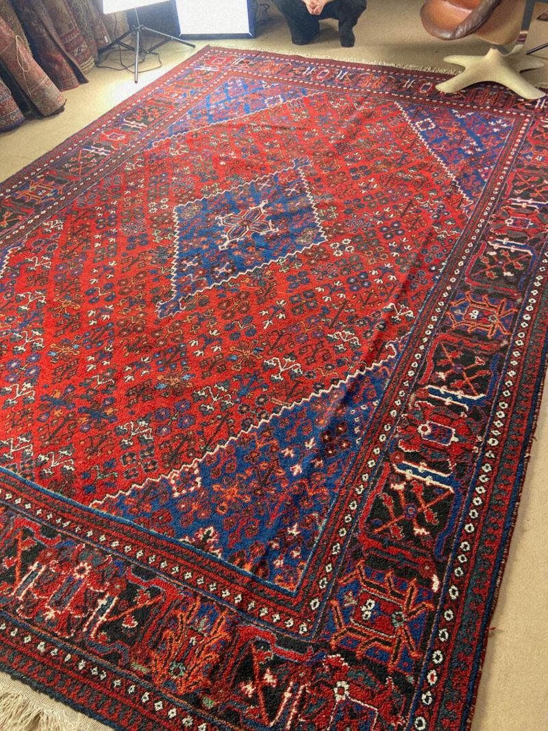 palatsikokoinen tyrmäävän tumma shiraz 383 x 277 cm