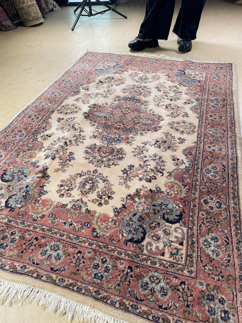 tyrmäävän yksityiskohtainen sarouk 183 x 121 cm