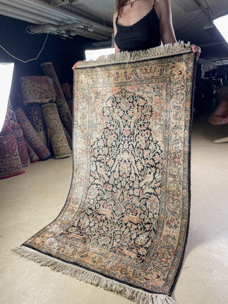 silkkimatto eläinteemainen paratiisi ghom 157 x 94 cm