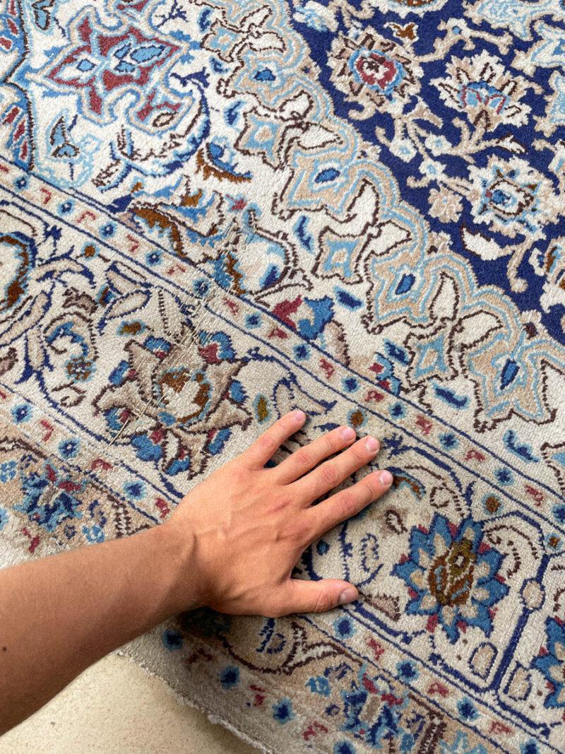 tyrmäävä neliönmallinen vaalea nain silkillä 200 x 200 cm