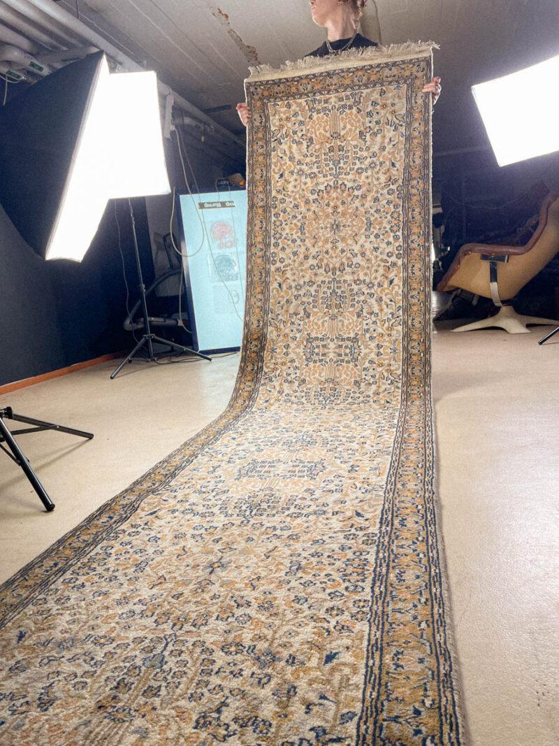 maanläheisen vaalea tabriz käytävämatto – 335 x 81 cm
