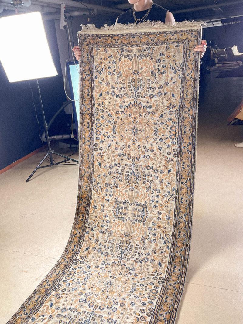 maanläheisen vaalea tabriz käytävämatto – 335 x 81 cm