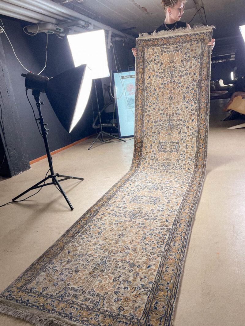 maanläheisen vaalea tabriz käytävämatto – 335 x 81 cm
