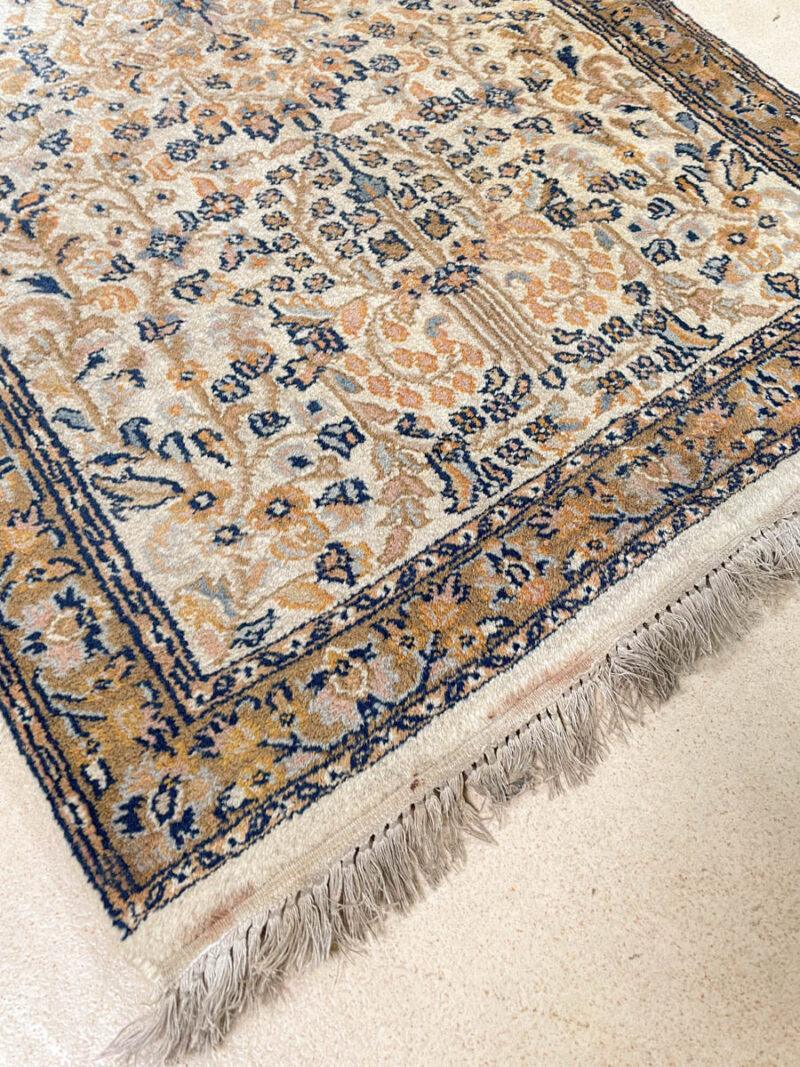 maanläheisen vaalea tabriz käytävämatto – 335 x 81 cm (kopio)