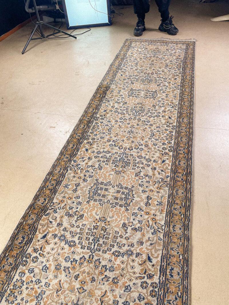 maanläheisen vaalea tabriz käytävämatto – 335 x 81 cm (kopio)