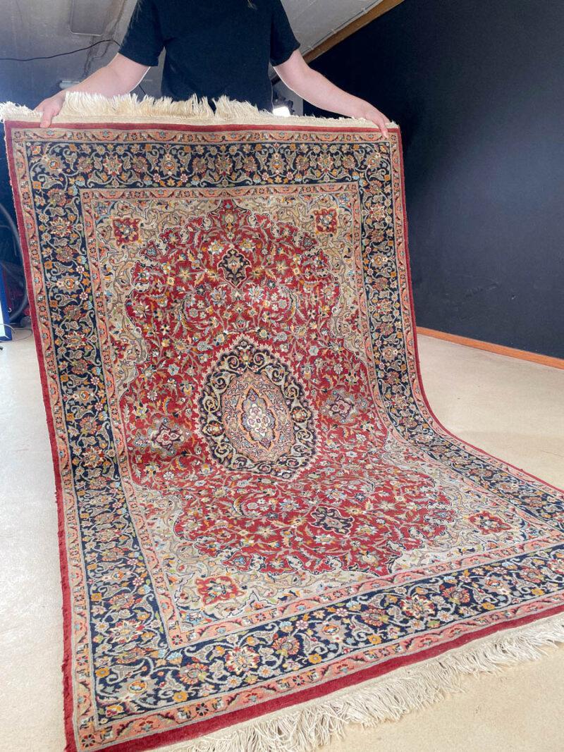 erittäin yksityiskohtainen perinteinen tabriz 192 x 123 cm