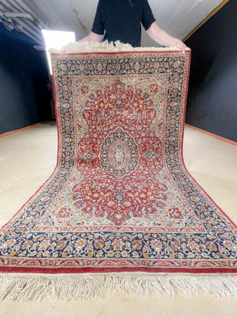 erittäin yksityiskohtainen perinteinen tabriz 192 x 123 cm