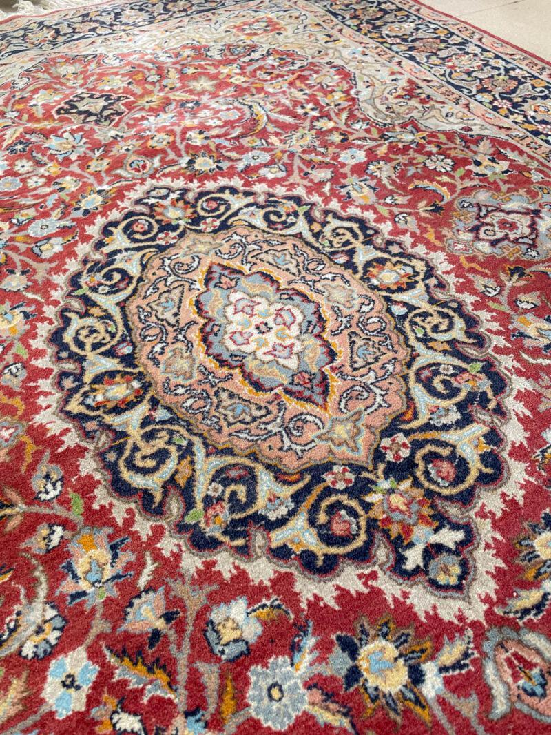 erittäin yksityiskohtainen perinteinen tabriz 192 x 123 cm