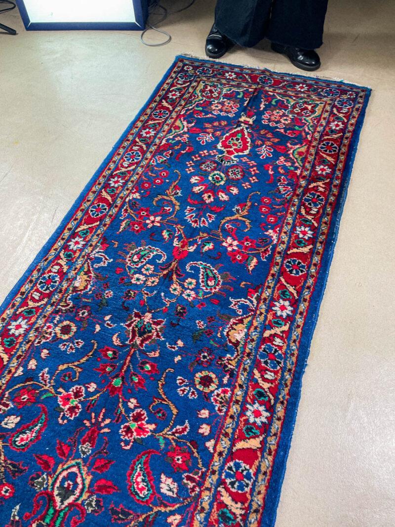 Äärimmäisen harvinainen yönsininen lilihan käytävämatto 410 x 88 cm