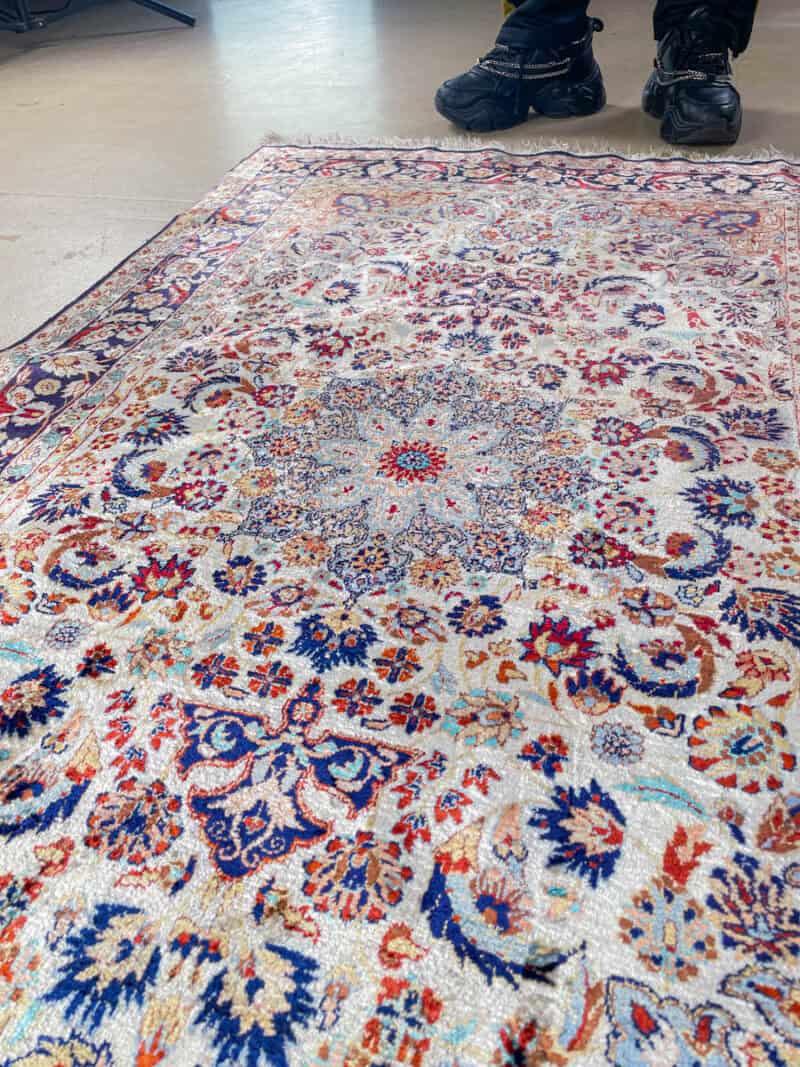 silkki silkillä runollisen sädehtivä ghom 200 x 139 cm