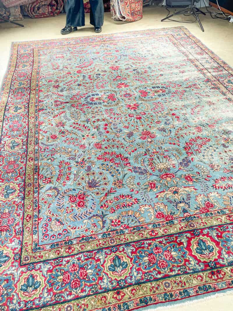 puoliantiikkinen taivaansininen kirman 1940 luvulta 340 x 243 cm