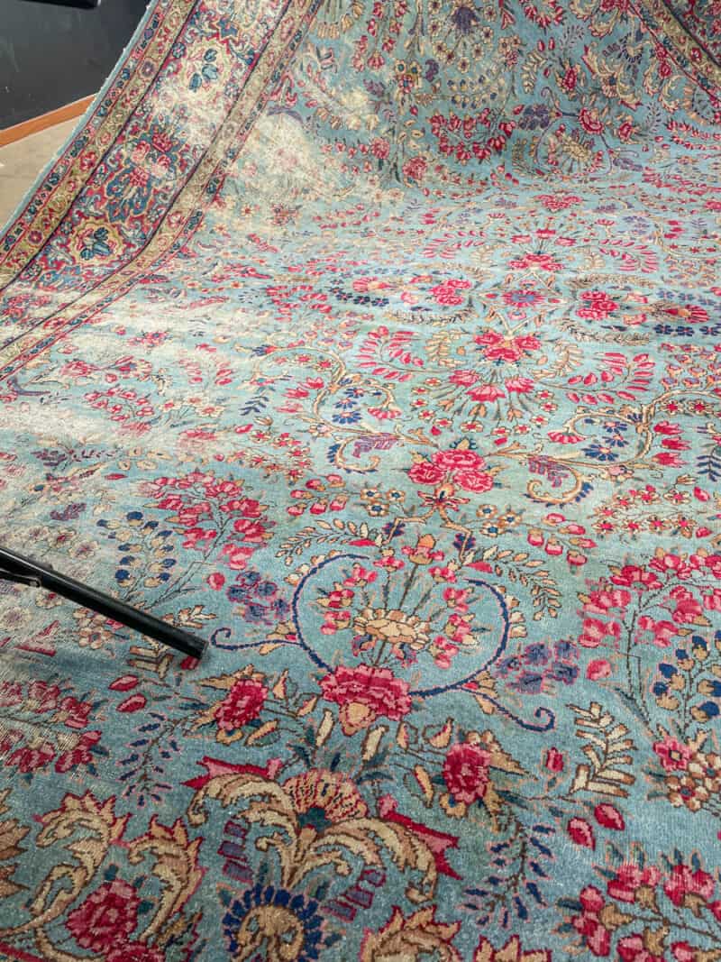 puoliantiikkinen taivaansininen kirman 1940 luvulta 340 x 243 cm