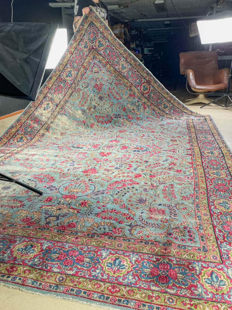 puoliantiikkinen taivaansininen kirman 1940 luvulta 340 x 243 cm