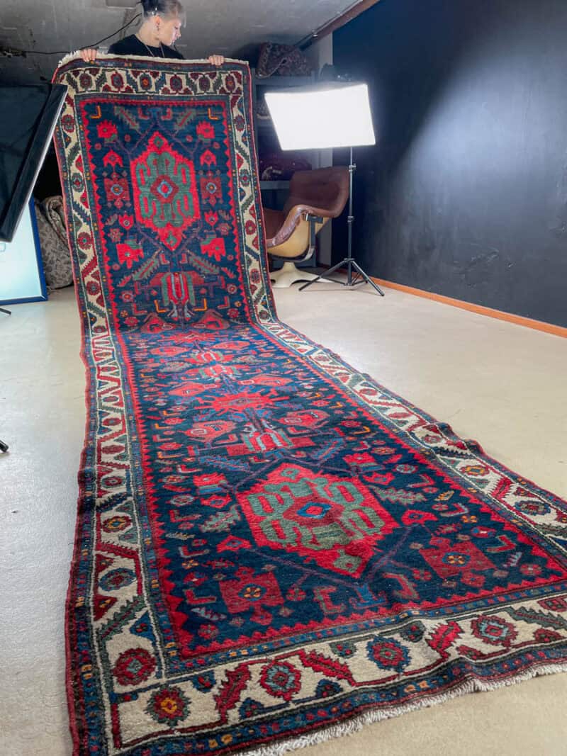 yönsininen hamadan käytävämatto 1970 luvulta 416 x 107 cm