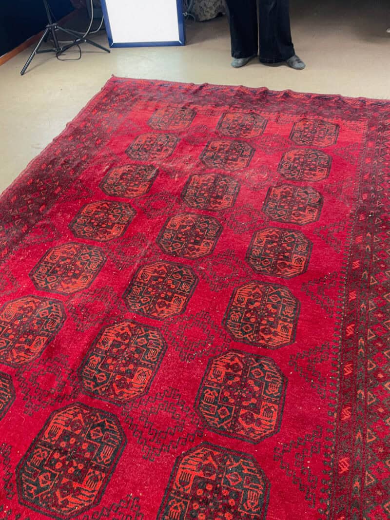 tummanpunainen afgaanimatto 1960 luvulta 285 x 214 cm (kopio)