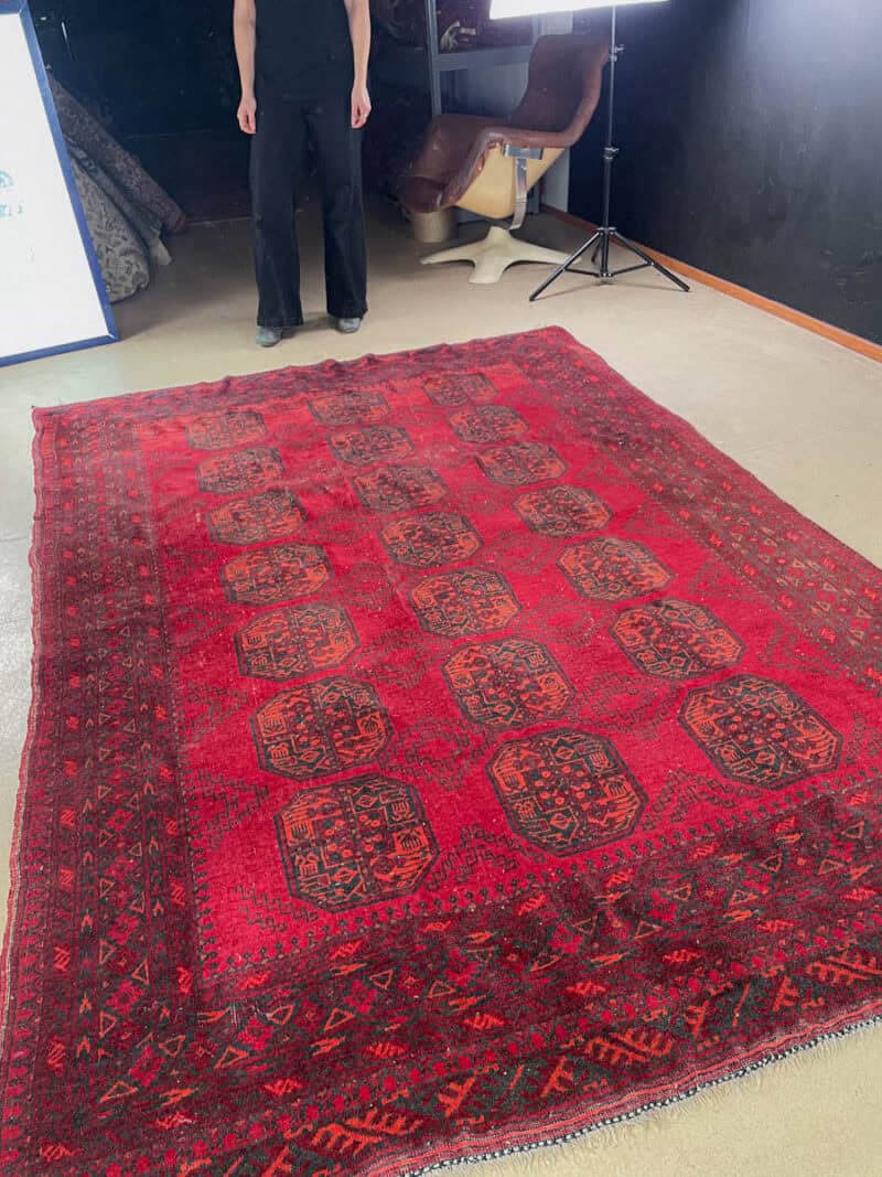 tummanpunainen afgaanimatto 1960 luvulta 285 x 214 cm (kopio)
