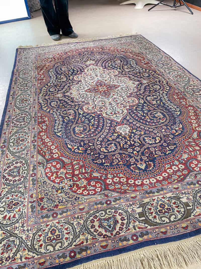 erittäin yksityiskohtainen sininen ghom 223 x 140 cm