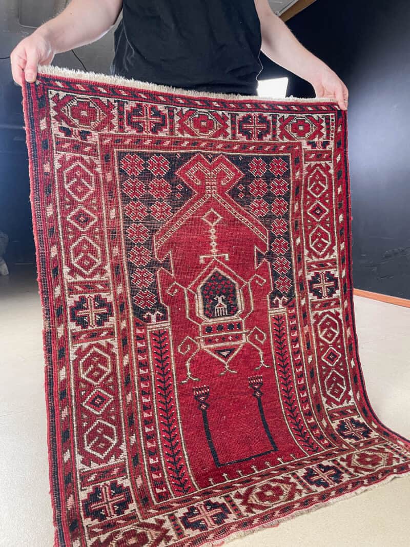 upea tummanpunainen balutsi 92 x 72 cm (kopio)