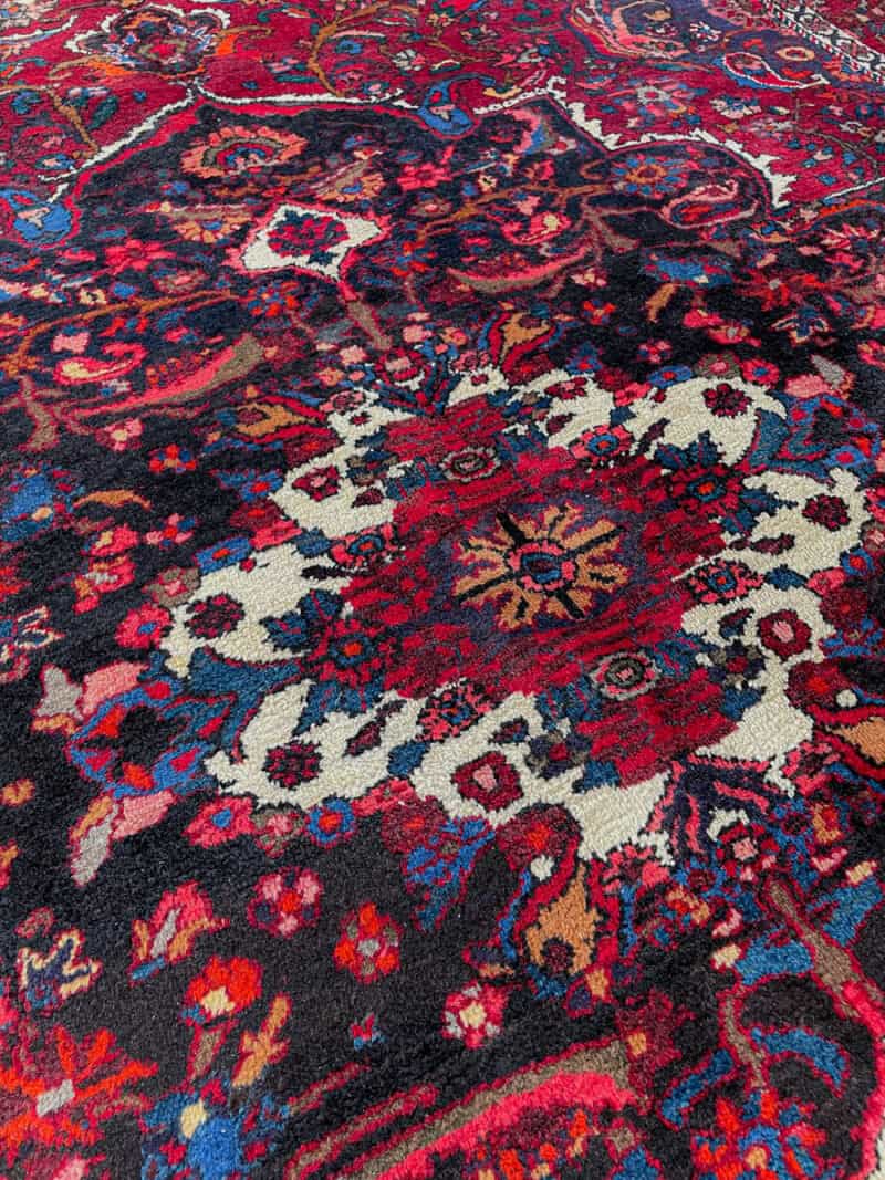 verenpunainen bahtijaari 1960 luvulta 320 x 214 c