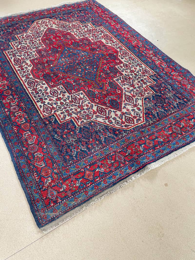 yksityiskohtainen maanläheinen bijar 200 x 135 cm (kopio)