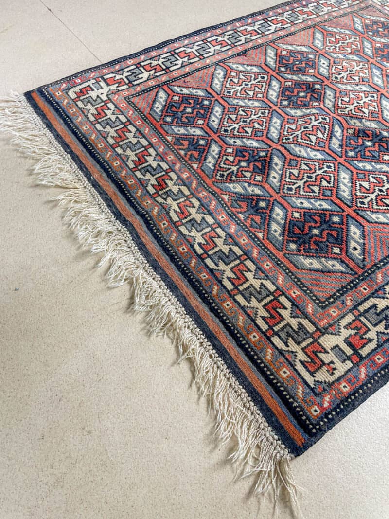 tyrmäävä puoliantiikki shirvan 209 x 148 cm (kopio)
