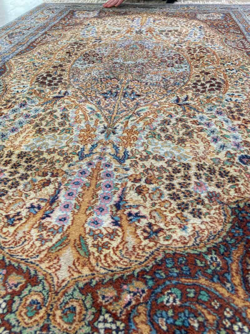 ennennäkemättömän pikkutarkka elämänpuu ghom 218 x 140 cm