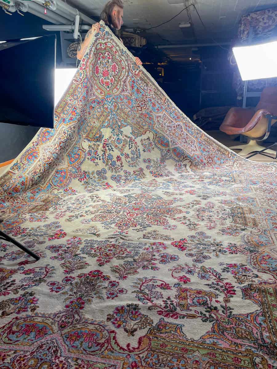 tyrmäävä kukkais kirman 1970 luvulta  360 x 265 cm (kopio)