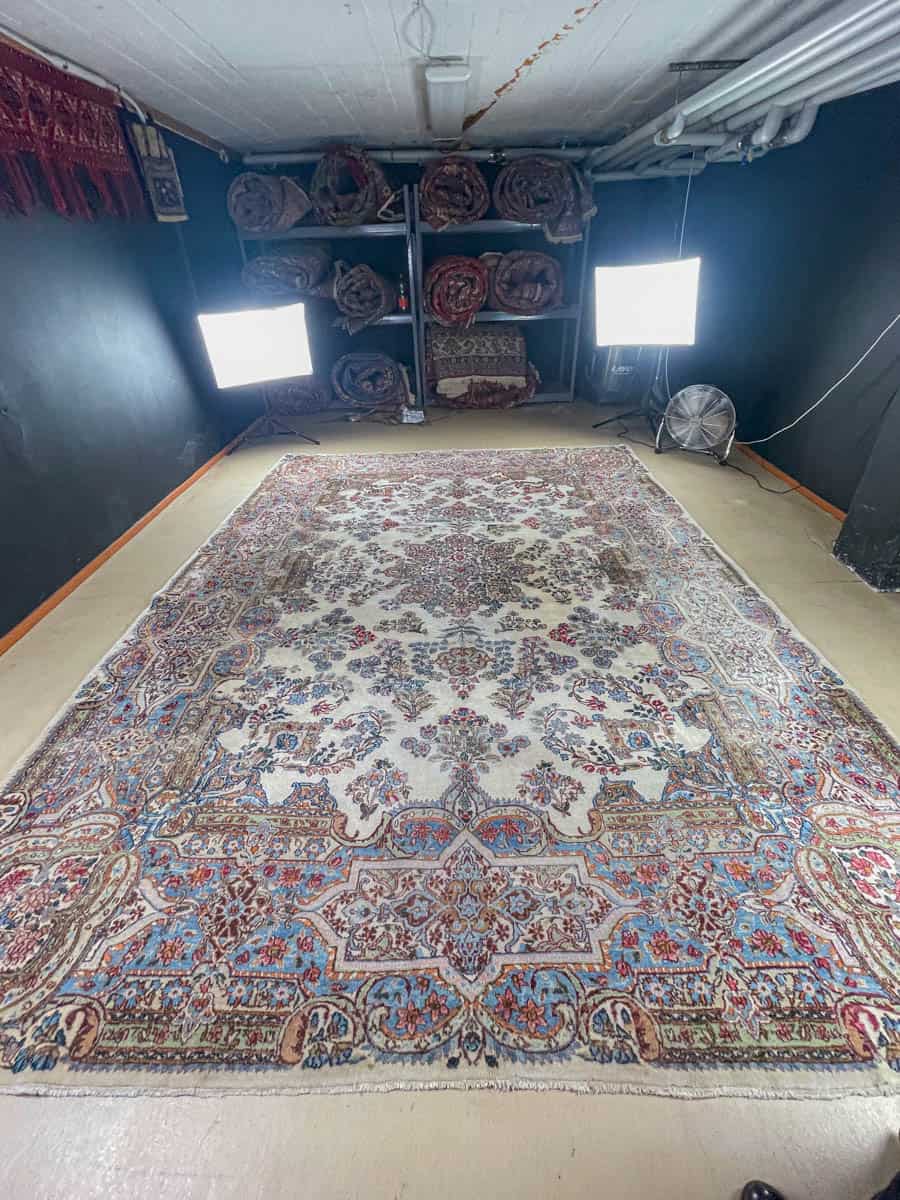 tyrmäävä kukkais kirman 1970 luvulta  360 x 265 cm (kopio)