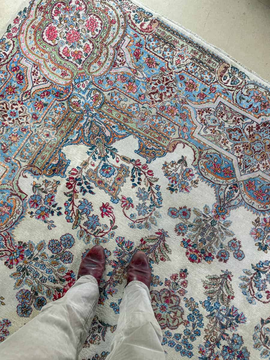 tyrmäävä kukkais kirman 1970 luvulta  360 x 265 cm (kopio)