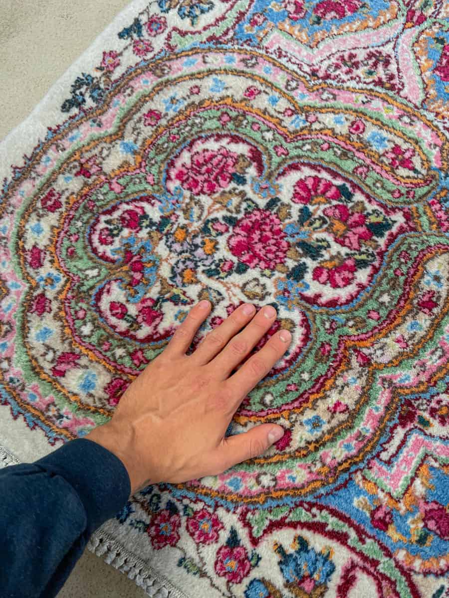 tyrmäävä kukkais kirman 1970 luvulta  360 x 265 cm (kopio)