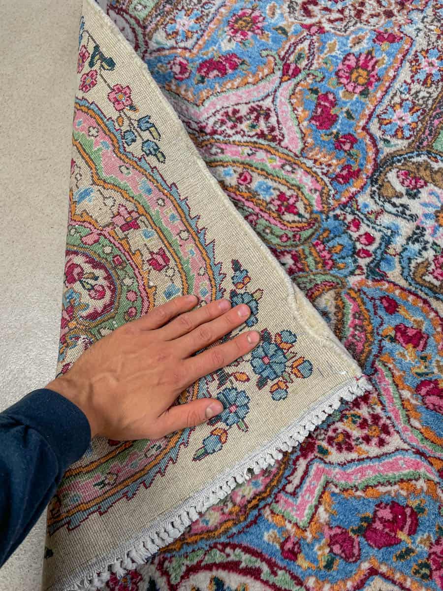 tyrmäävä kukkais kirman 1970 luvulta  360 x 265 cm (kopio)