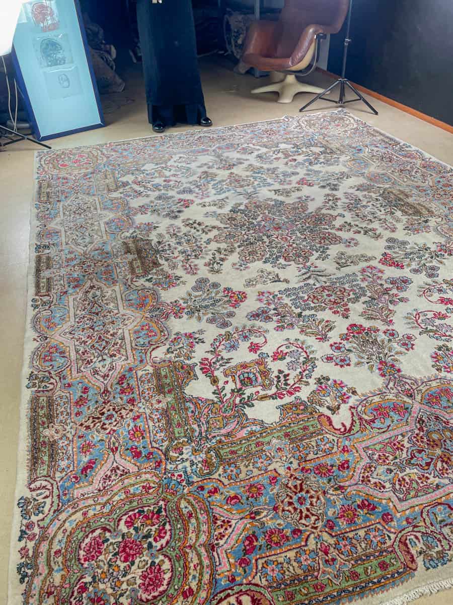 tyrmäävä kukkais kirman 1970 luvulta  360 x 265 cm (kopio)