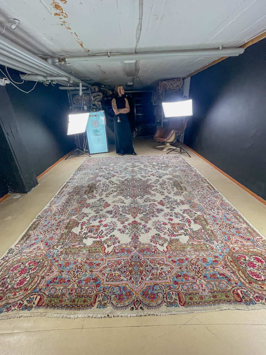 tyrmäävä kukkais kirman 1970 luvulta  360 x 265 cm (kopio)