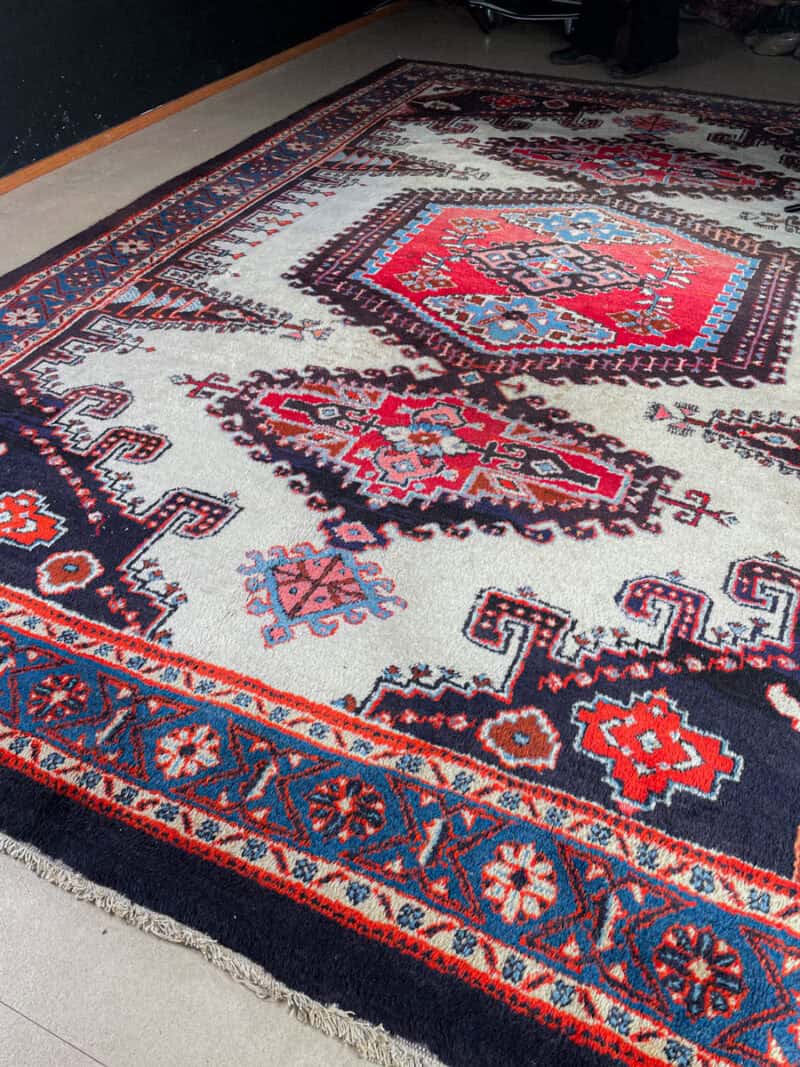 tyrmäävä wiss 1970 luvulta 300 x 195 cm (kopio)