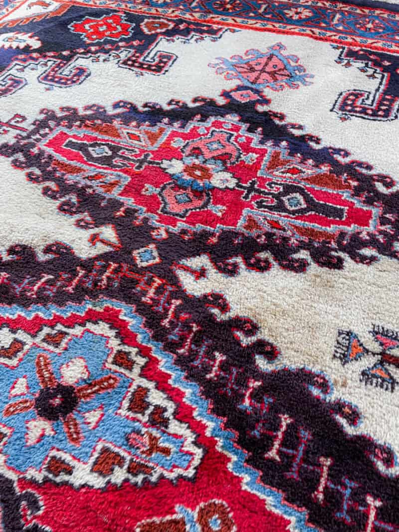 tyrmäävä wiss 1970 luvulta 300 x 195 cm (kopio)