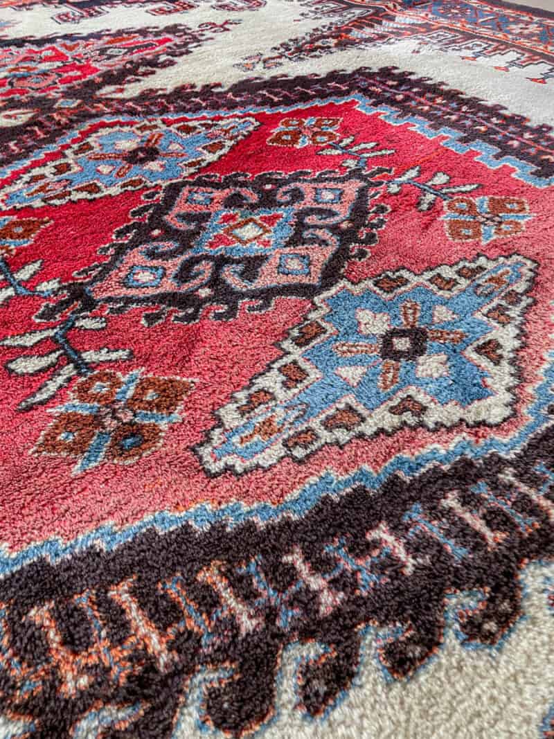 tyrmäävä wiss 1970 luvulta 300 x 195 cm (kopio)