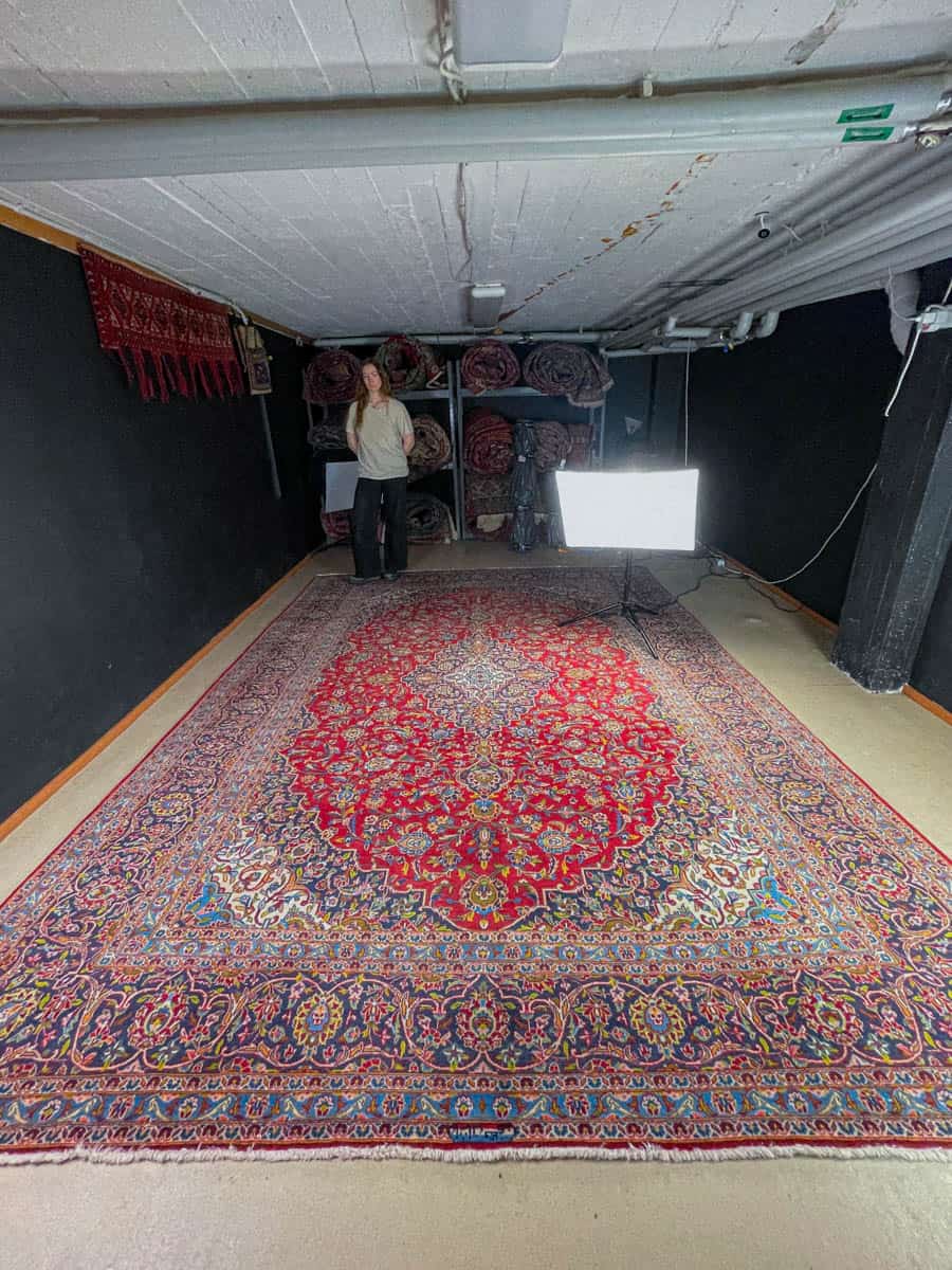 tyrmäävä palatsikokoinen keshan – signeerattu – 406 x 291 cm