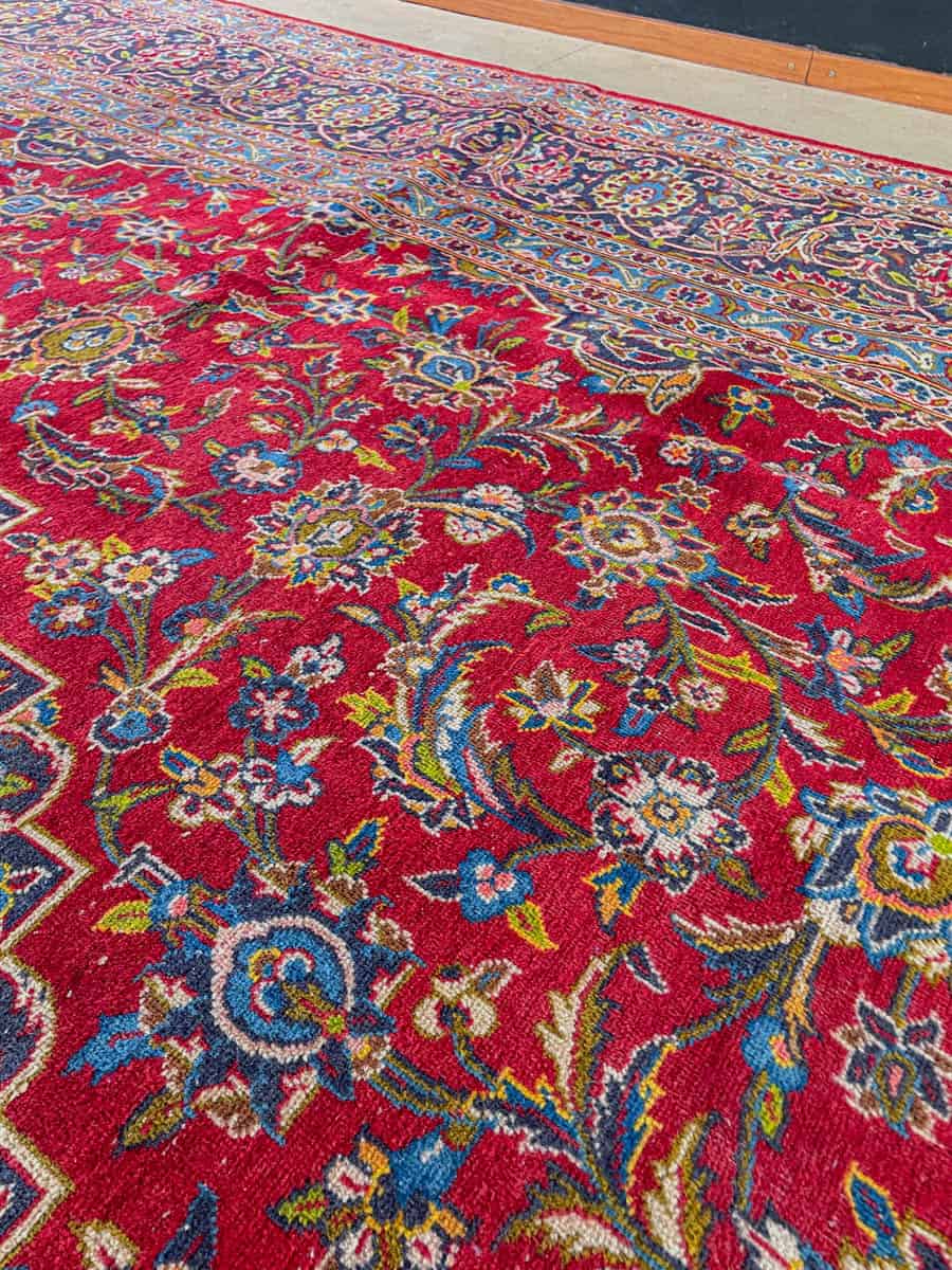 tyrmäävä palatsikokoinen keshan – signeerattu – 406 x 291 cm