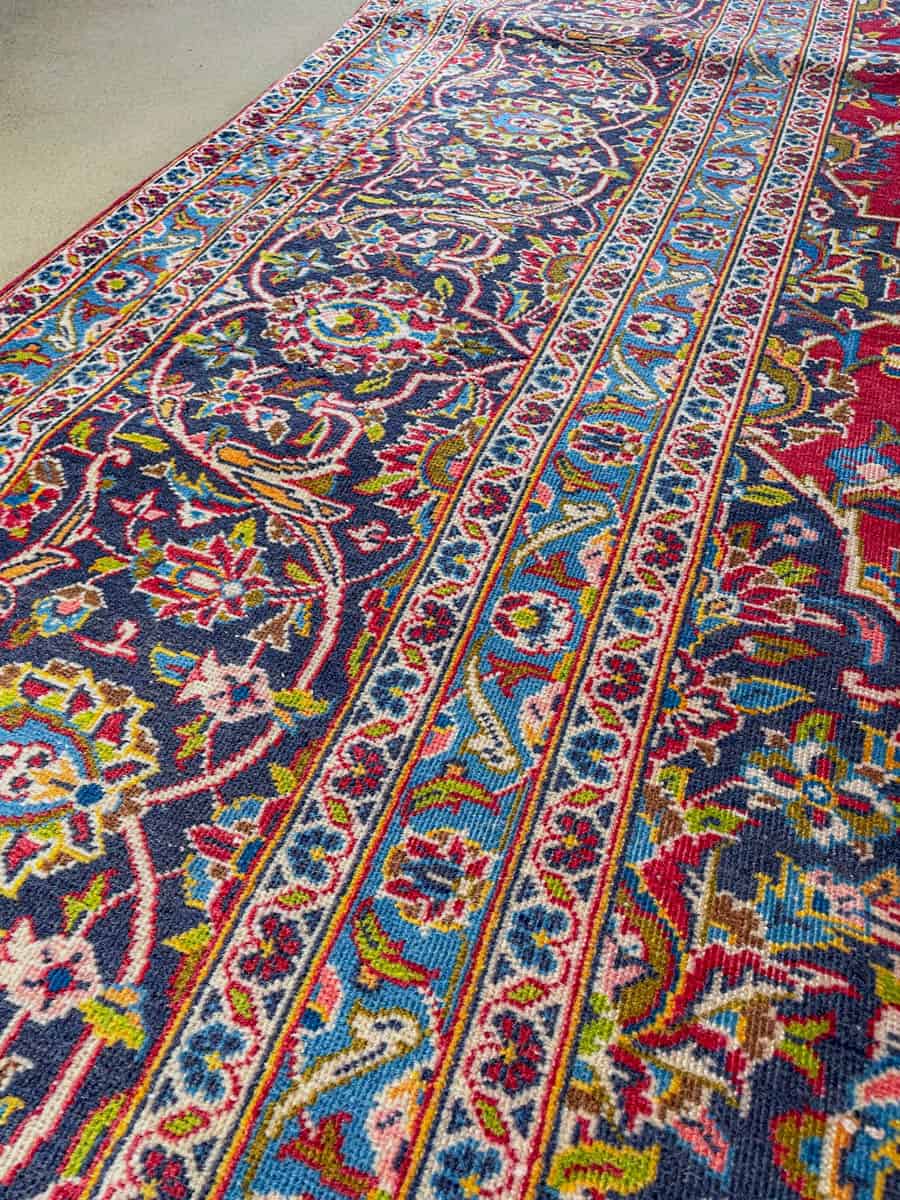 tyrmäävä palatsikokoinen keshan – signeerattu – 406 x 291 cm