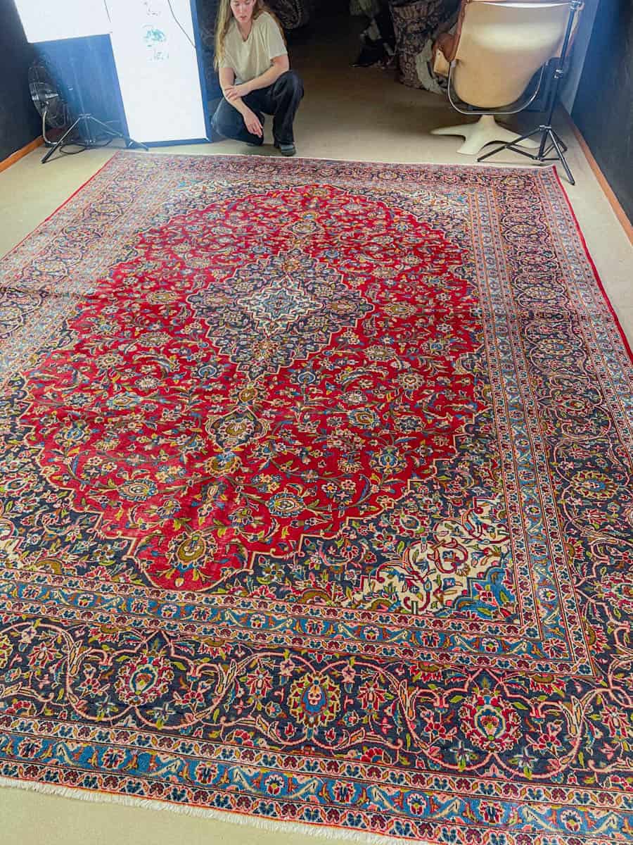 tyrmäävä palatsikokoinen keshan – signeerattu – 406 x 291 cm