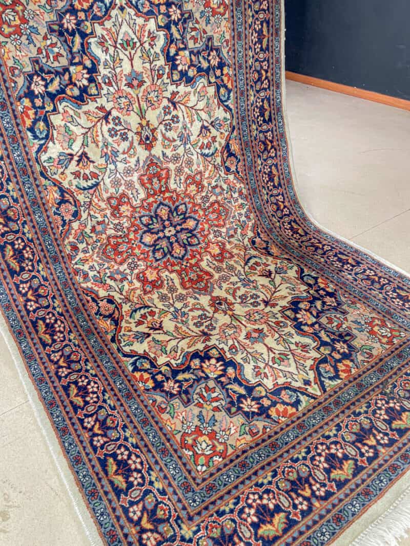 uskomattoman yksityiskohtainen ghom 157 x 95 cm