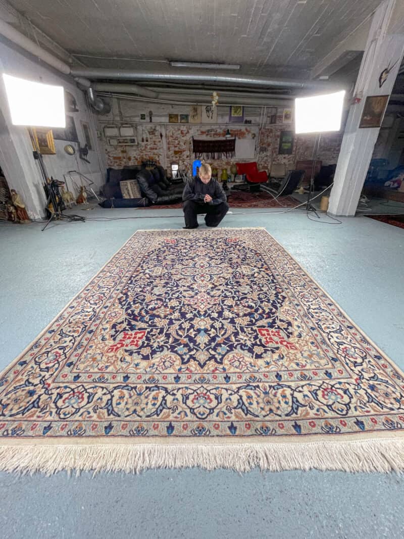 aistikkaan hienostunut nain silkillä 310 x 200 cm